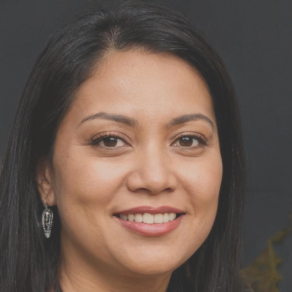 Retrato de Lucía Mendoza, mentora financiera
